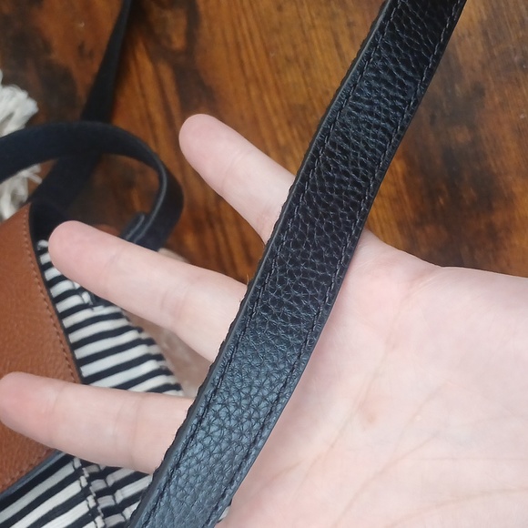 Like New!! Fossil Tan and Black Striped Crossbody Bag - Picture 6 of 16